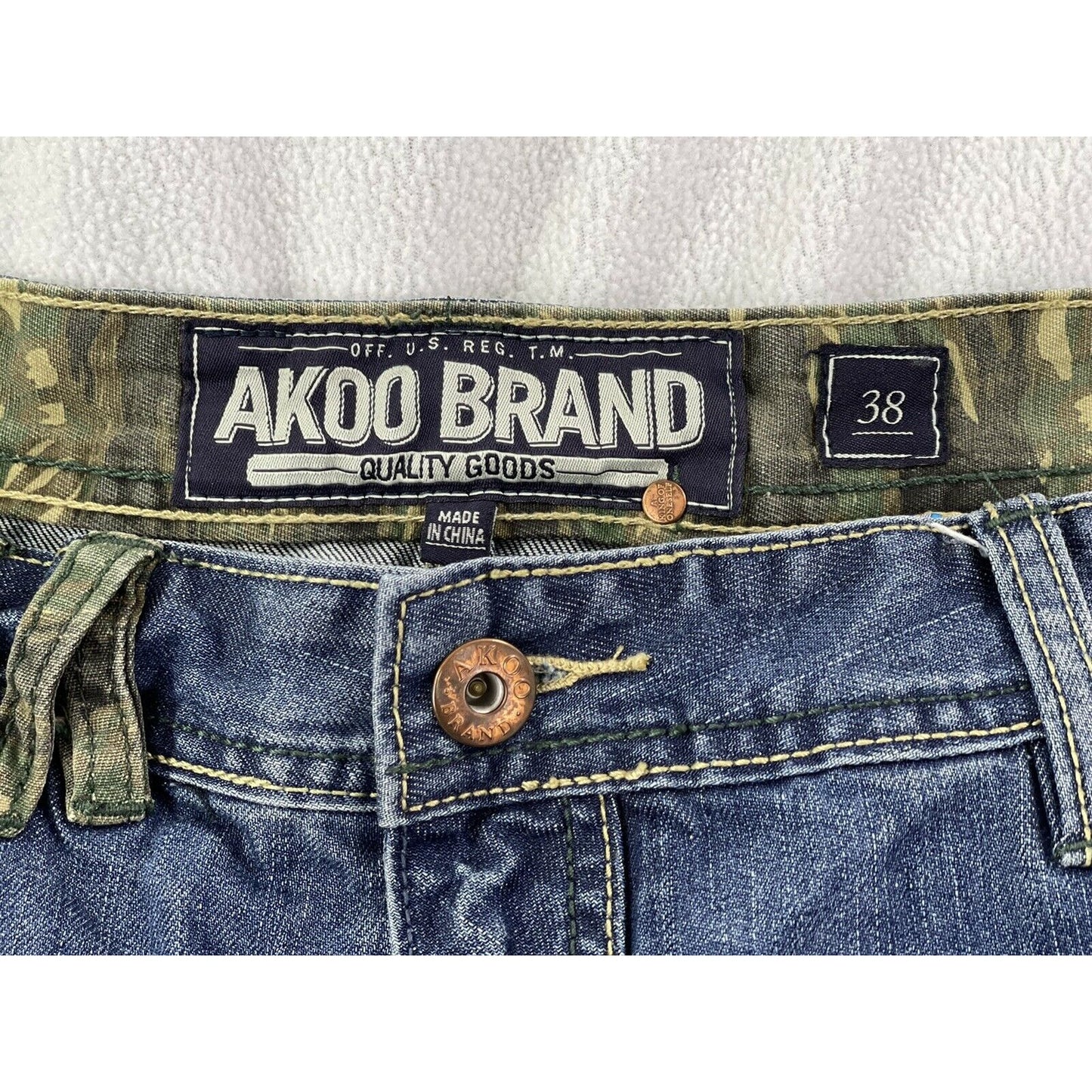 Akoo Jeans for Men Size 38/33, Distressed Blue, Camouflaged Waist, Six Pockets