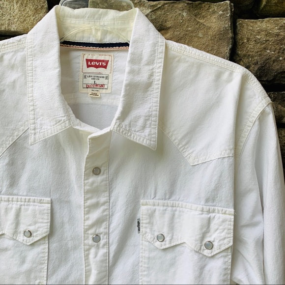 Levi’s L/S Pearl Snap Button Down Size Large